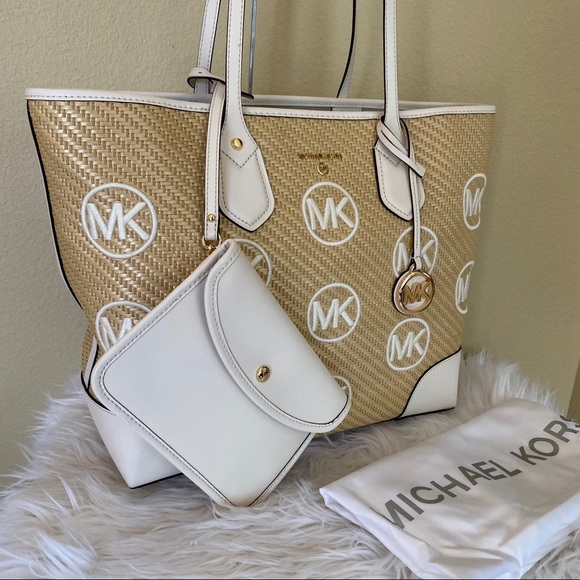 New Michael Kors large Eva logo shoulder tote - Picture 15 of 16